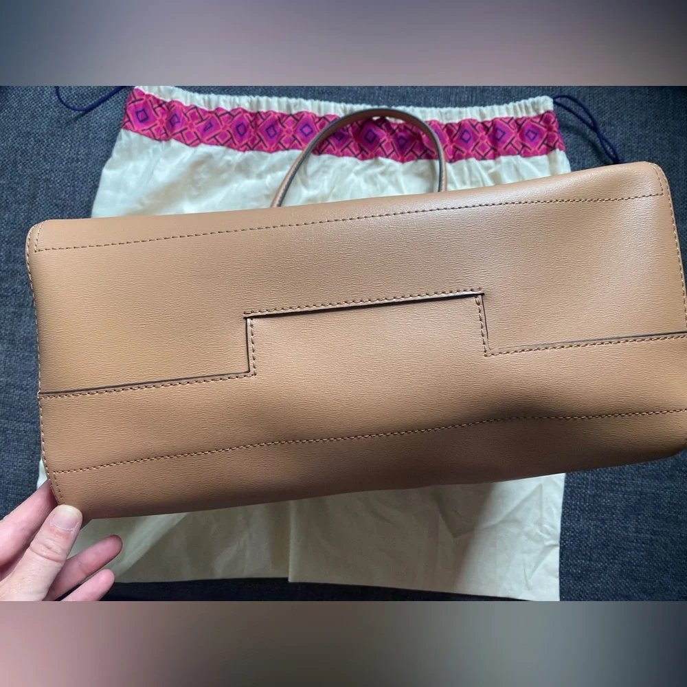 NWOT Tory Burch Beige Leather Parker Large Tote & Dust Bag